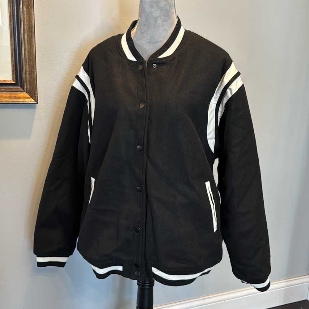 Cotton On black and white oversized quilted bomber varsity jacket NWT XL